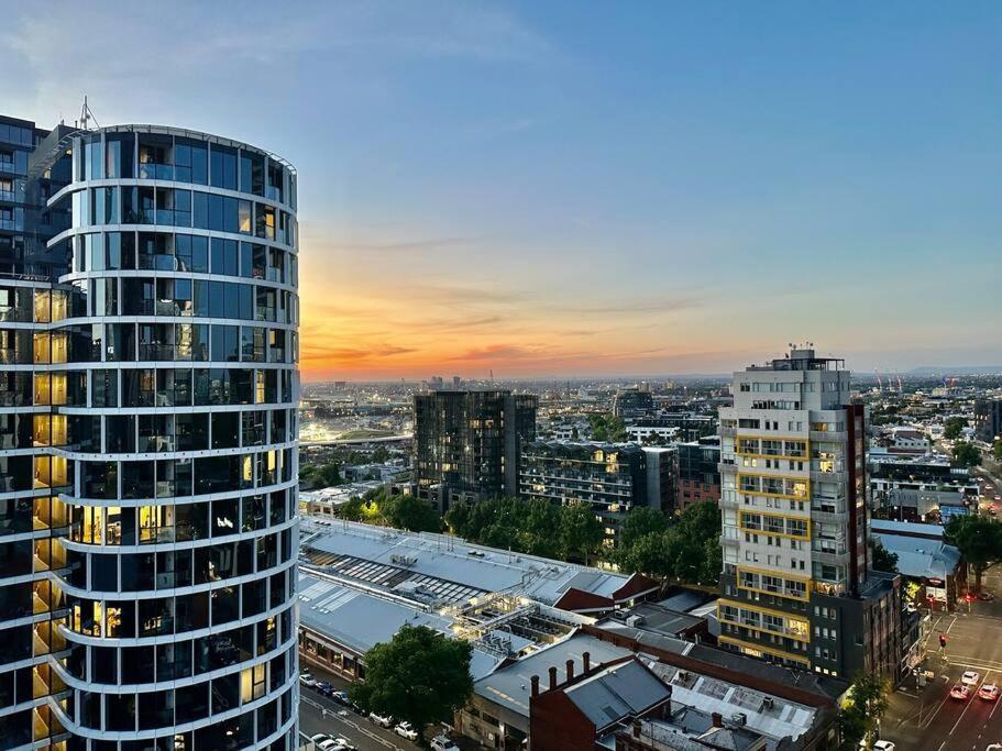 Melbourne Magic On Spencer: Stylish City Living Apartment Exterior photo