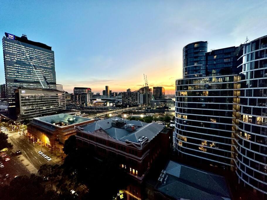 Melbourne Magic On Spencer: Stylish City Living Apartment Exterior photo