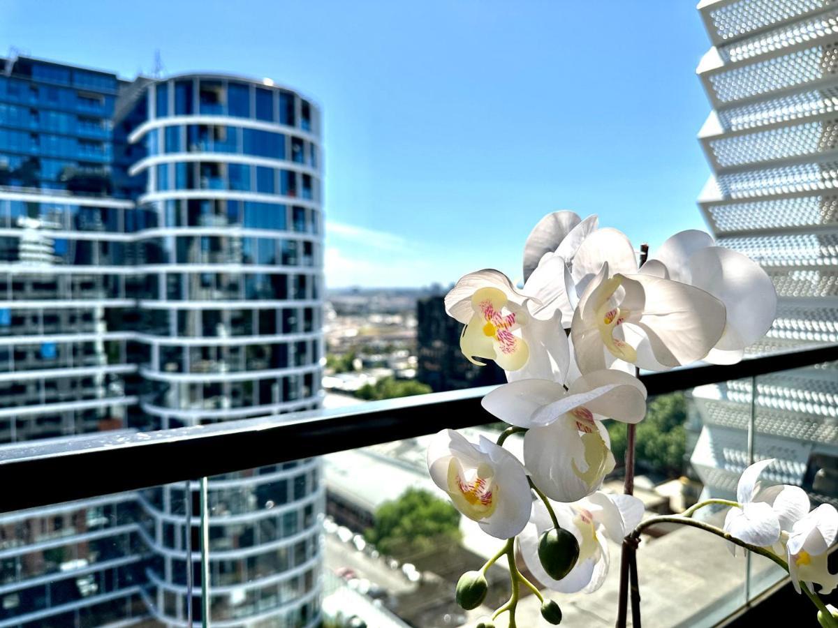 Melbourne Magic On Spencer: Stylish City Living Apartment Exterior photo